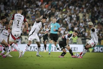 Philippe Coutinho jogou mal e em nada contribuiu para melhorar o desempenho do Vasco (Foto: Matheus Lima/Vasco)
