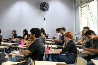 Cursinho: MEC lança rede de cursos gratuitos para os jovens (Foto: Rovena Rosa/ABr)