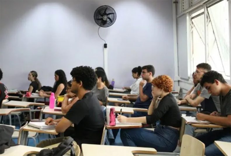 Cursinho: MEC lança rede de cursos gratuitos para os jovens (Foto: Rovena Rosa/ABr)