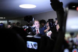 Deputado Glauber Braga anunciou greve de fome em protesto contra perda do mandato (Foto: Kayo Magalhães/Agência Câmara)