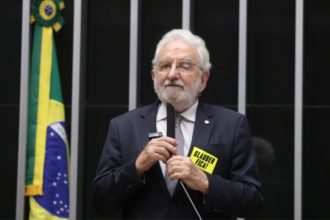 Deputado Ivan Valente é o autor do projeto de lei (Foto: Bruno Spada/Agência Câmara)