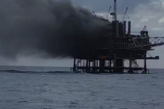 Incêndio plataforma da Petrobras ocorreu no início da manhã desta segunda-feira (Imagem: Facebook/Reprodução)