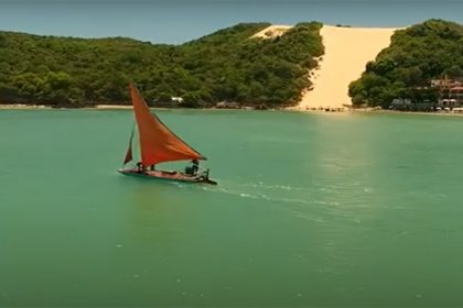 Morro do Careca na praia de Ponta Negra, em Natal (RN): projeto para desenvolver turismo no Nordeste (Imagem: Praiamar Express/YouTube/Reprodução)