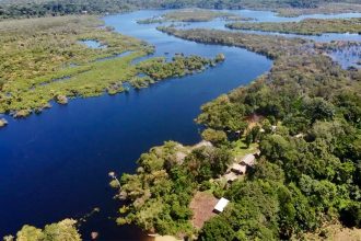 Comunidade Canavial, na Terra Indígena Ipixuna, no Amazonas: povos da floresta (Foto: Thiago Castelano/Divuylgação)