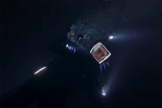 Ator Tom Cruise em cena debaixo d'água em Missão Impossível - Acerto Final: sequência eletrizante (Imagem: Paramont/Reprodução)