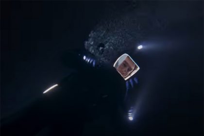 Ator Tom Cruise em cena debaixo d'água em Missão Impossível - Acerto Final: sequência eletrizante (Imagem: Paramont/Reprodução)