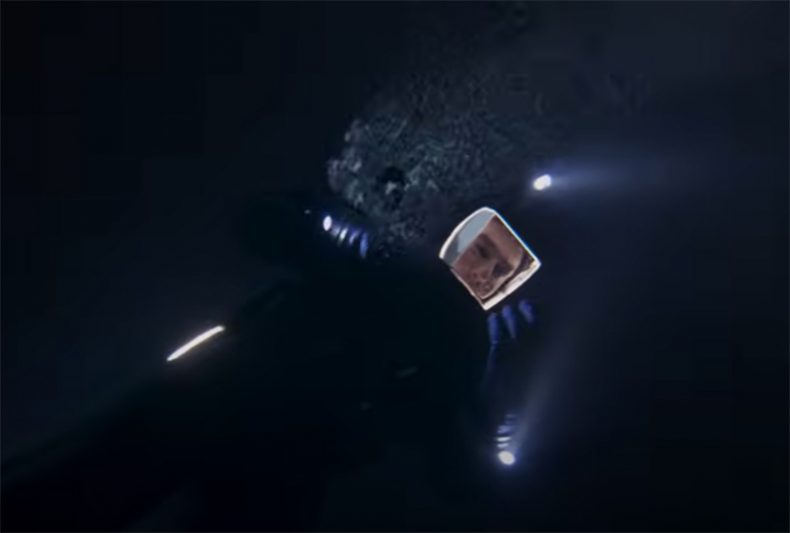 Ator Tom Cruise em cena debaixo d'água em Missão Impossível - Acerto Final: sequência eletrizante (Imagem: Paramont/Reprodução)
