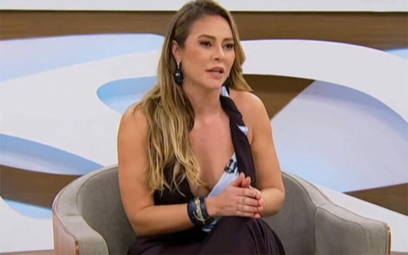 Atriz Paolla Oliveira no Roda Viva: "Aborto é uma escolha da mulher" (Imagem: TV Cultura/Reprodução)
