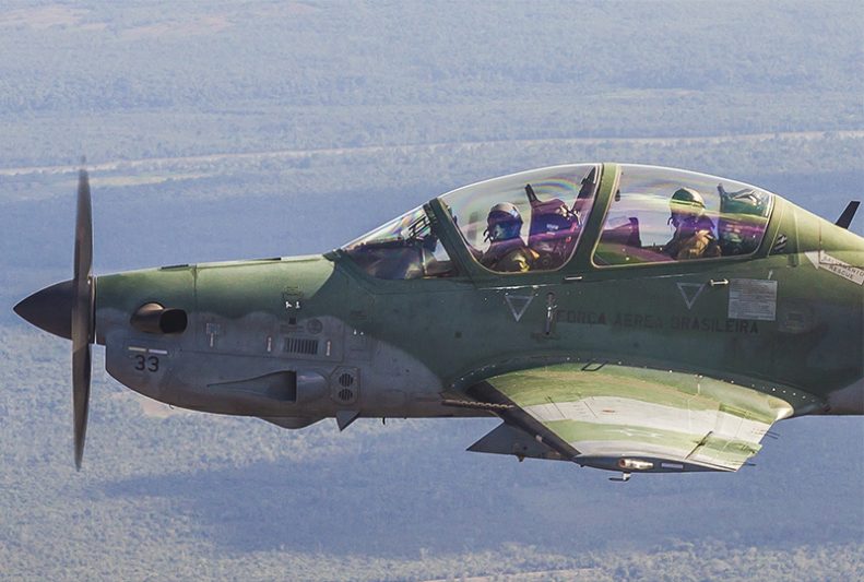 Aeronáutica usa aviões super tucano na operação de combate a crimes na fronteira do Amazonas (Foto: FAB/Divulgação)