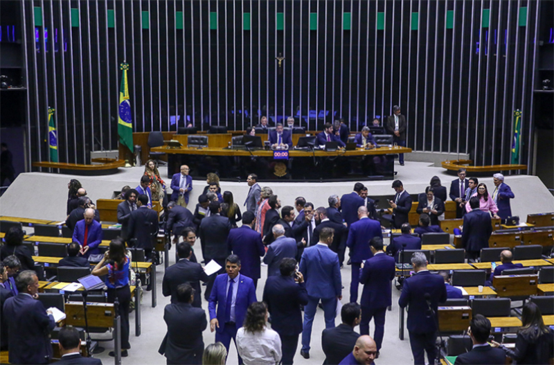 Plenário da Câmara: projeto sobre desconto em aposentadorias será votado com urgência (Foto: Vinícius Loures/Agência Câmara)