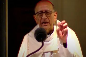 Cardeal Juan José Omella tem o mesmo perfil do papa Francisco (Imagem: YouTube/Gontallica/Reprodução)