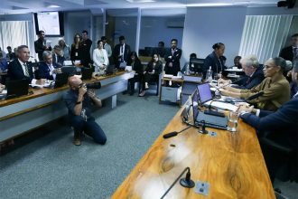 Marina Silva na Comissão de Infraestrutura do Senado: ministra foi ofendida por senador do Amazonas (Foto: Lula Marques/ABr)