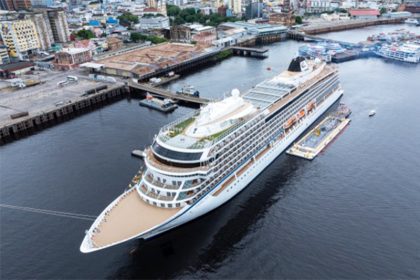 Navio de cruzeiro em Manaus: turistas estrangeiros no Amazonas (Foto: Super Terminais/Divulgação)