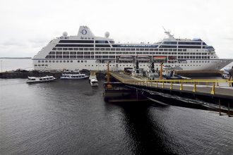 Navio de cruzeiro em Manaus: turismo atrair visitantes ao Amazonas (Foto: Milton Almeida/AM ATUAL)