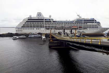 Navio de cruzeiro em Manaus: turismo atrair visitantes ao Amazonas (Foto: Milton Almeida/AM ATUAL)