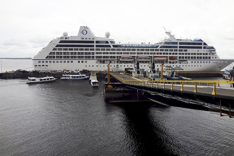 Navio de cruzeiro em Manaus: turismo atrair visitantes ao Amazonas (Foto: Milton Almeida/AM ATUAL)