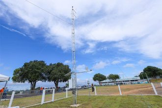 Estação meteorológica foi instalada na área do Dimicro; Manaus terá nove centros de monitoramento do clima (Foto: Clóvis Miranda/Semcom)