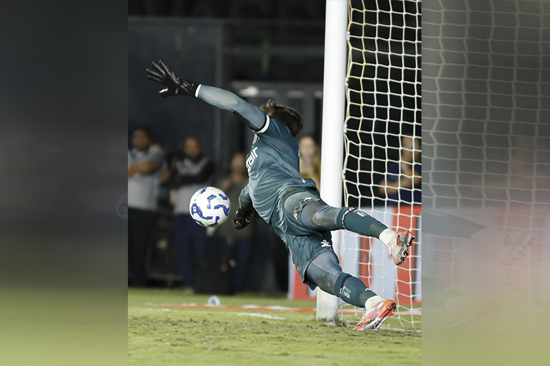 Leo Jardim defende pênalti e classifica o Vasco na Copa do Brasil (Foto: Matheus Lima/Vasco da Gama)