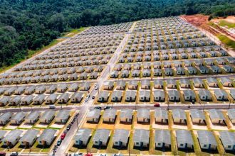 Conjunto habitacional em Presidente Figueiredo