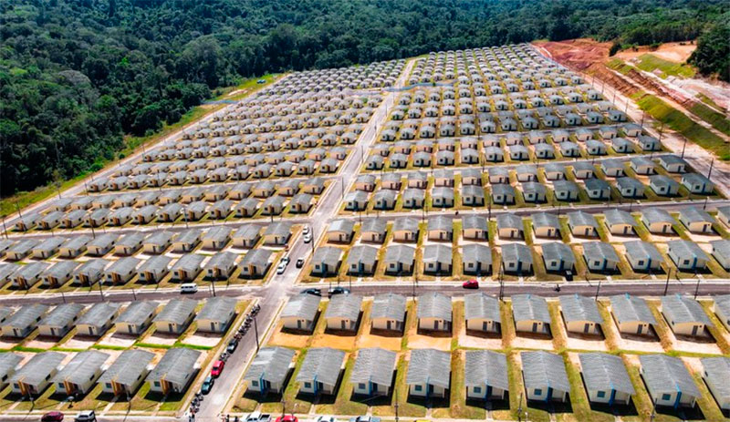 Conjunto habitacional em Presidente Figueiredo