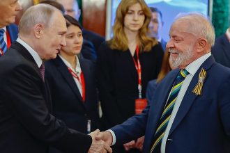 Vladimir Putin e Lula: ex-ministro diz que presidente do Brasil desconsiderou direitos humanos (Foto: Ricardo Stuckert/PR)
