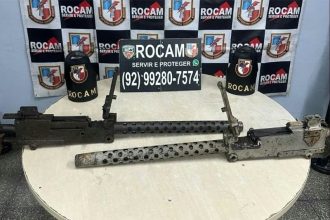 Metralhadora antiaérea foi apreendida com policial militar (Foto: PMAM/Divulgação)