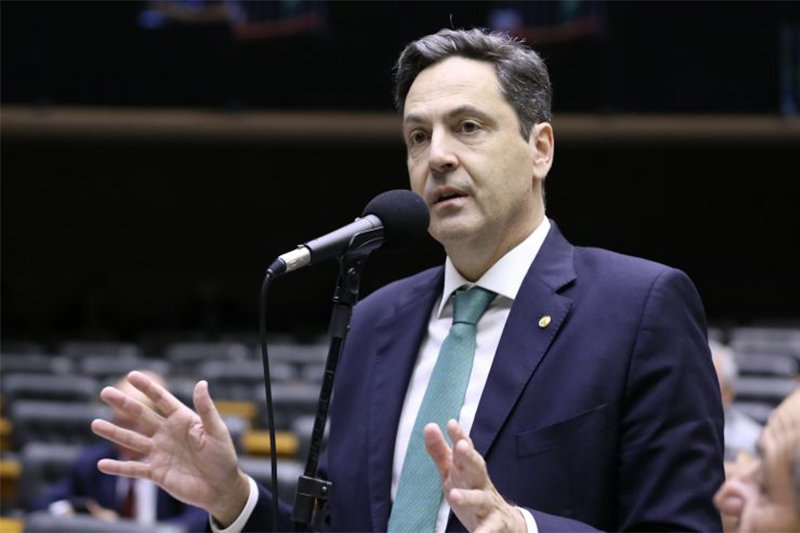 Deputado Luiz Philippe de Orleans e Bragança diz que finalidade do projeto é descentralizar leis trabalhistas (Foto: Kayo Magalhães/Agência Câmara)