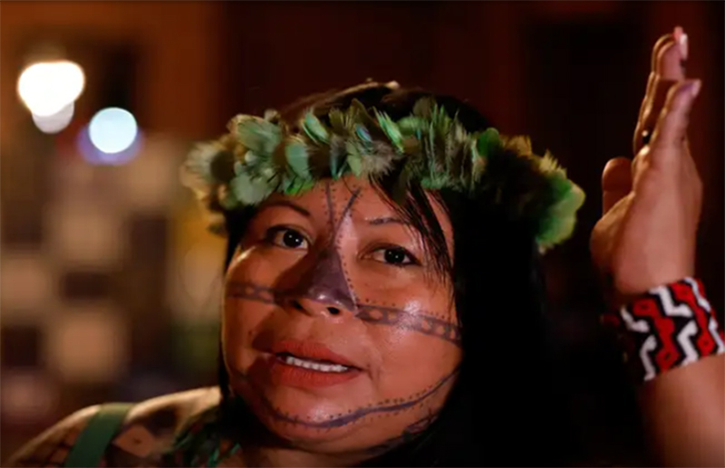 Alessandra Munduruku questiona acordos sobre crédito de carbono no Pará (Foto: Tânia Rêgo/Agência Brasil)