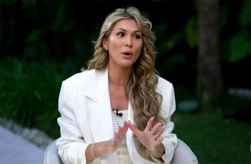 Apresentadora Lívia Andrade disse que se despediu da família durante pane em avião (Imagem: TV Globo/Reprodução)