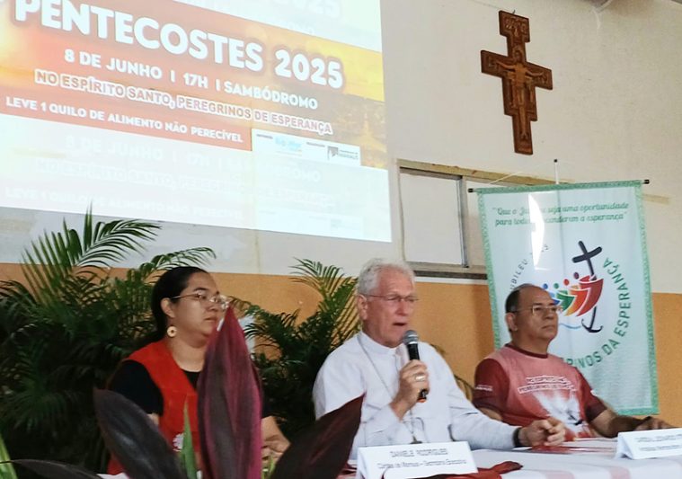 Cardeal Leonardo Stheiner disse que doação de alimentos é um gesto de esperança (Foto: Milton Almeida/AM ATUAL)