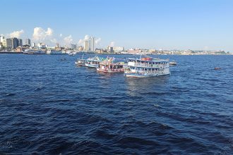 Arquidiocese de Manaus informa que transporte nos barcos é gratuito, mas com limitação de passageiros (Foto: Arquidiocese de Manaus/Divulgação)