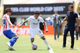 Igor Jesus em lance de jogo: Botafogo superou pressão do Atlético de Madrid (Foto: Vítor Silva/Botafogo)