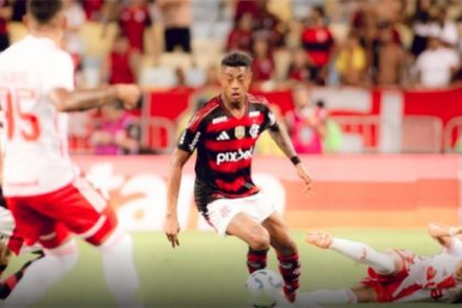 Bruno Henrique em lance de jogo contra o Inter: times se reencontram na Libertadores (Foto: Adriano Fontes/Ascom Flamengo)