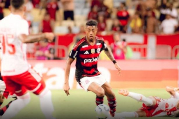 Bruno Henrique em lance de jogo contra o Inter: times se reencontram na Libertadores (Foto: Adriano Fontes/Ascom Flamengo)