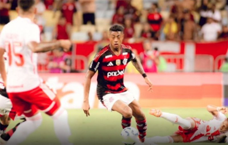 Bruno Henrique em lance de jogo contra o Inter: times se reencontram na Libertadores (Foto: Adriano Fontes/Ascom Flamengo)