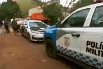 Polícia apreendeu adolescente, que confessou ter matado os pais e o irmão (Imagem: G1/YouTube/Reprodução)