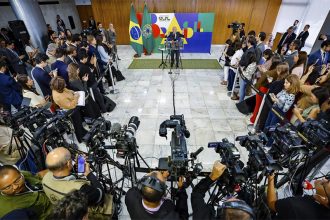 Presidente Lula em entrevista coletiva: defesa de Moraes e do STF contra ameaça dos EUA (Foto: Ricardo Stuckert/PR)