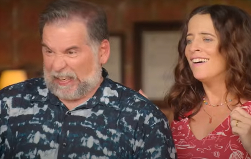 Leandro Hassum e Karina Ramil em cena de filme da Netflix (Imagem: rivalidade entre Brasil e Argentina Netflix/Reprodução)