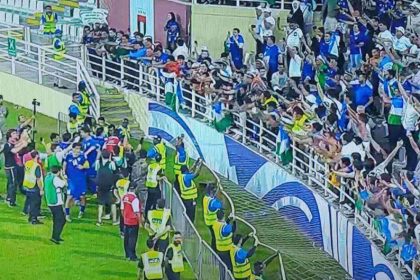 Jogadores do Usbequistão festejaram classificação para a Copa do Mundo com a torcida (Imagem: ESPN/YouTube/Reprodução)