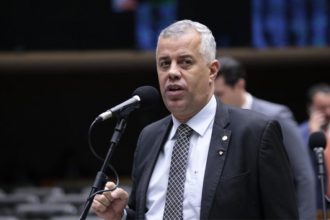 Deputado Evair Vieira de Melo alega fato novo surgido na pandemia de Covid-19 (Foto: Zeca Ribeiro/Agência Câmara)