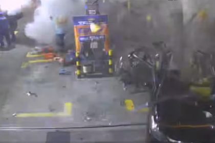 Explosão de cilindro com gás veicular destruiu carro e matou duas pessoas (Imagem: Câmera de monitoramento)