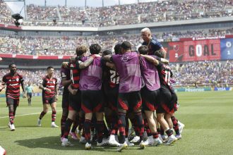 Jogadores festejaram vitória sobre o Chelsea, de virada, no Mundial de Clubes (Foto: Gilvan de Souza/Flamengo FR)