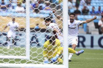 Jogadores do Fluminense ao comemorarem o primeiro gol do triunfo no Mundial de Clubes (Foto: Marcelo Gonçalves/Fluminense FC)