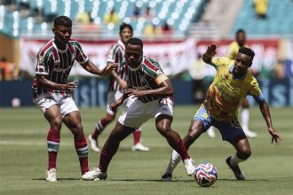John Arias em lance de jogo: meia-atacante teve atuação regular (Foto: Lucas Merçon/Fluminense F.C)