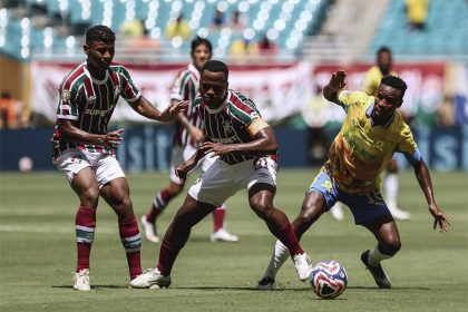 John Arias em lance de jogo: meia-atacante teve atuação regular (Foto: Lucas Merçon/Fluminense F.C)