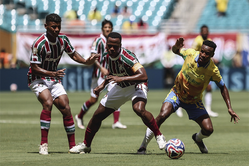 John Arias em lance de jogo: meia-atacante teve atuação regular (Foto: Lucas Merçon/Fluminense F.C)