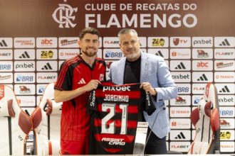 Jorginho foi apresentado no Flamengo como reforço para o Mundial de Clubes (Foto: Adriano Fontes/Flamengo)
