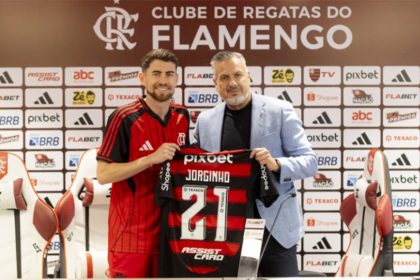 Jorginho foi apresentado no Flamengo como reforço para o Mundial de Clubes (Foto: Adriano Fontes/Flamengo)