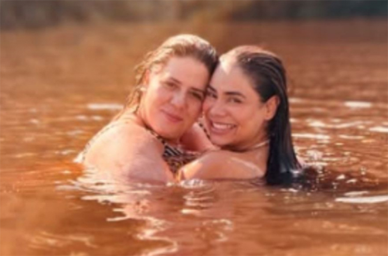 Tati Machado e Lexa juntas na Amazônia: perda de filhos (Imagem: Instagram Lexa/Reprodução)