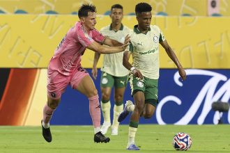 Estêvão em lance de jogo: reação surpreendente, empate e classificação no Mundial (Foto: Cesar Greco/Palmeiras by Canon)